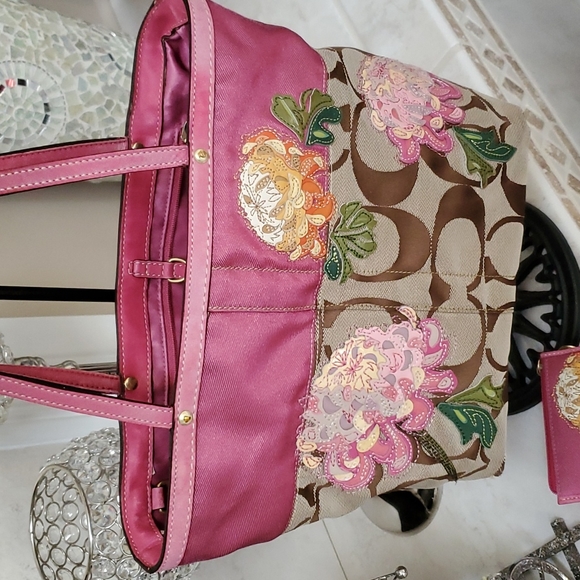 💕 COACH Pink Floral Handbag & Mini Skinny Wallet 💕 - Picture 3 of 17